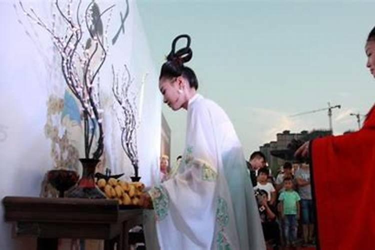 不是清明节坟墓可以添土吗