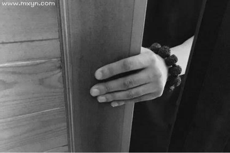 女人梦见有人敲门是什么预兆 女人梦见有人敲门代表什么