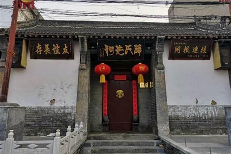 男人梦见满口牙都掉了