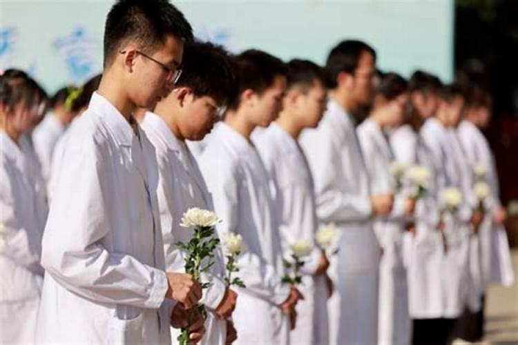 清明给老师扫墓写什么对联祭拜
