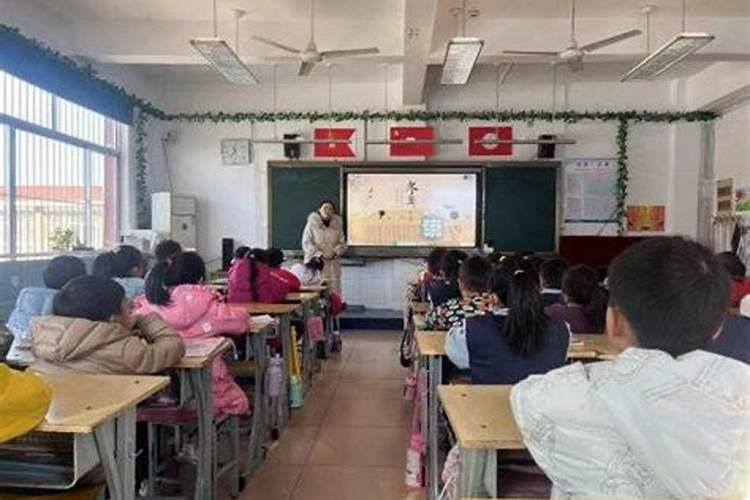 属狗适合戴哪个属相的挂坠,属狗戴什么生肖好