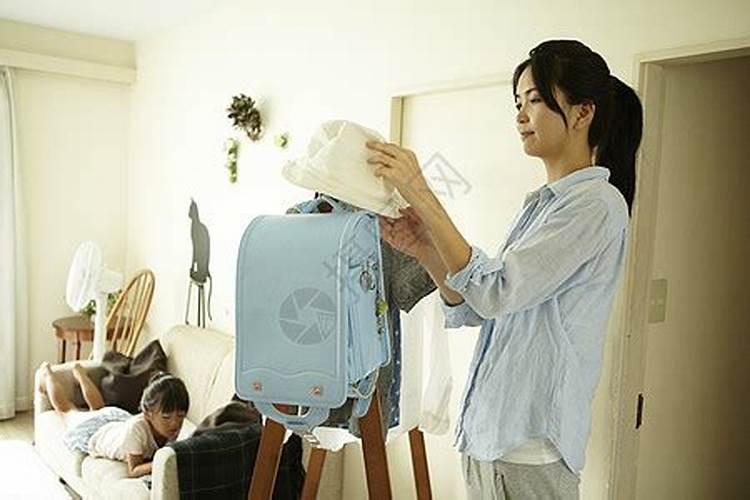 梦见家里来了很多人在我家住的预兆