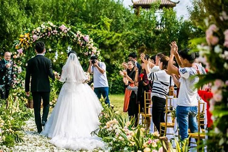 梦见喜欢的人结婚了是什么意思