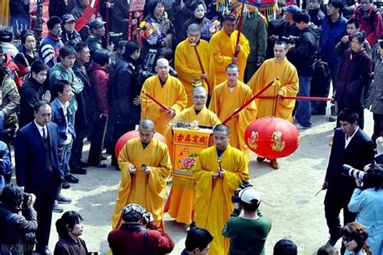 清明节扫墓几点去好