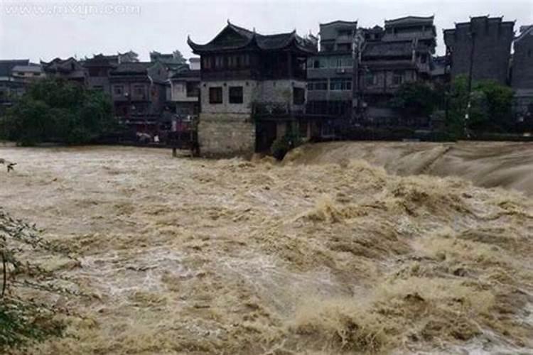 梦见河里突然涨水的预兆
