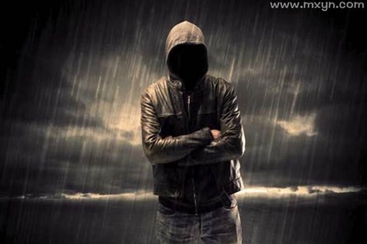 梦见与陌生男人在一起的预兆