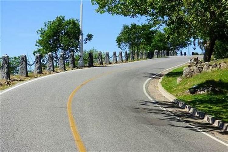 梦见自己骑车爬上陡坡路很险峻的预兆