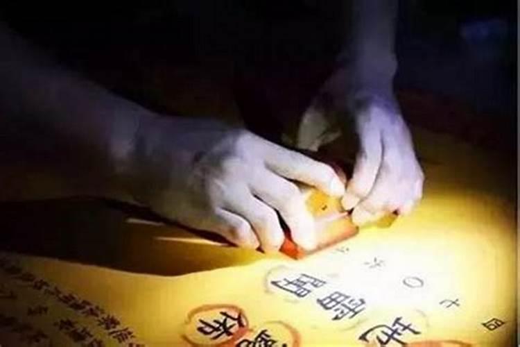 女人梦见自己淋着雨跑