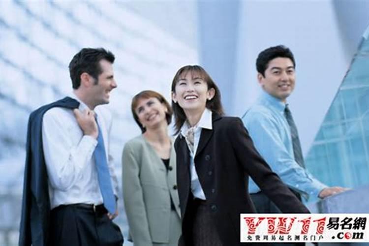 梦见一个女人从高空摔下来