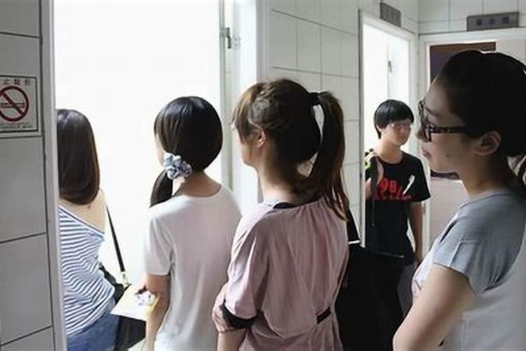 梦见女厕所全是男生的预兆