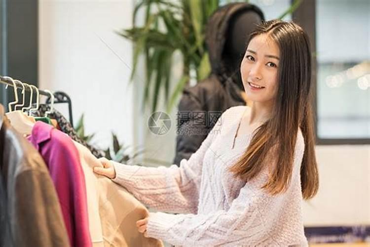 梦见和一个美女牵手逛街的预兆