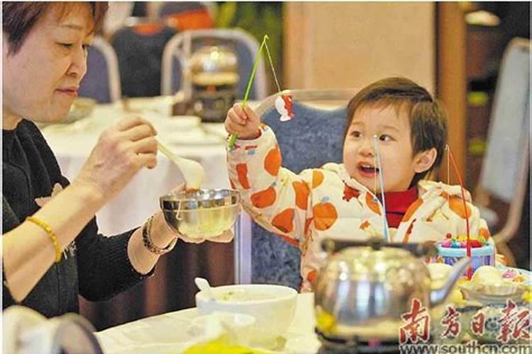 胎梦梦见鱼什么意思 是预示着要生女孩吗