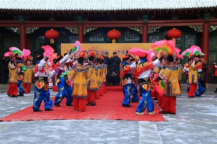 满族人都有哪些民俗习惯？具体一些:节日对应的习俗和时间。拜谢!百度...