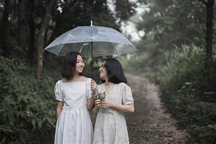 梦见下雨自己打伞的预兆