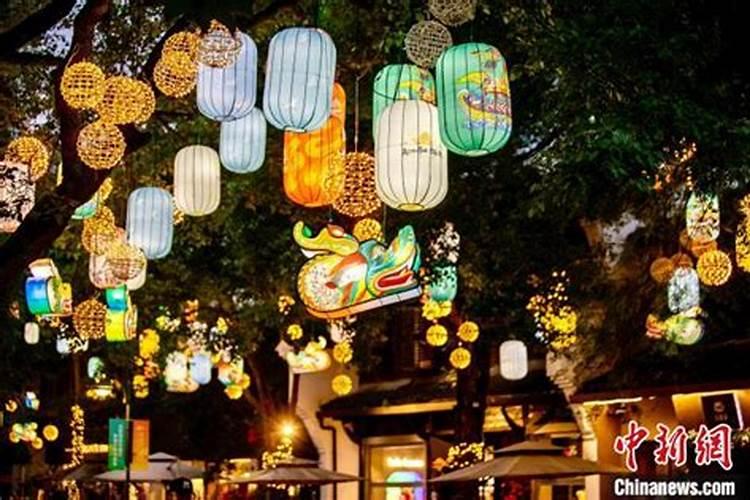 端午节小灯笼挂在门上好还是窗户上好？
