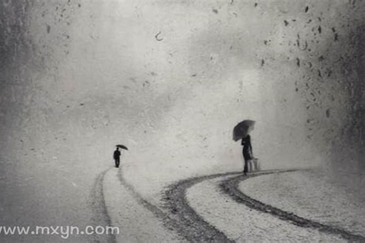 梦见爱人跟别的女人在一起