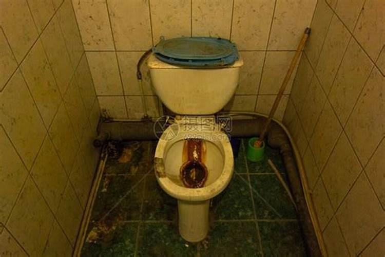 梦见去厕所看见一大堆屎的预兆