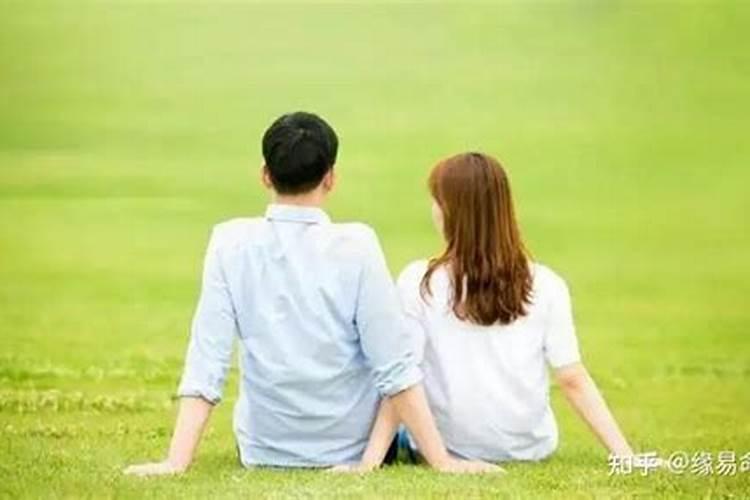 女人离婚后想复婚的表现？