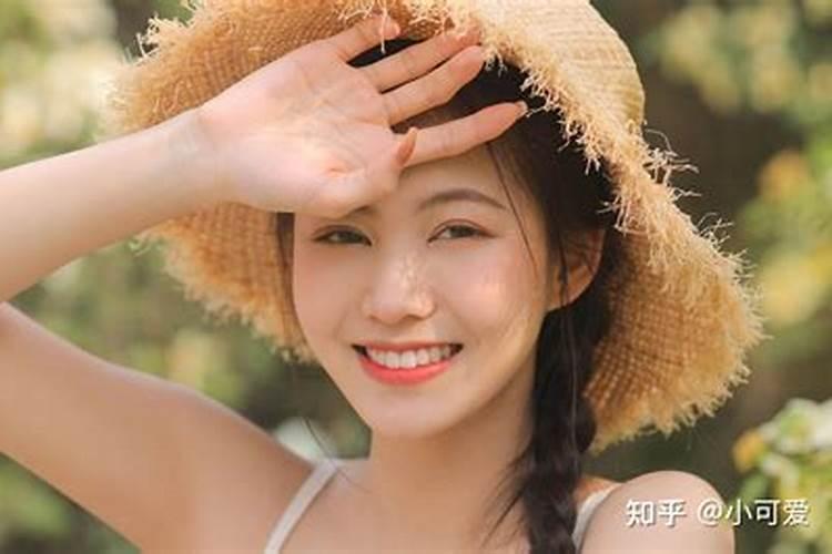 把你当备胎的女人,微信上会经常给你发哪些消息？