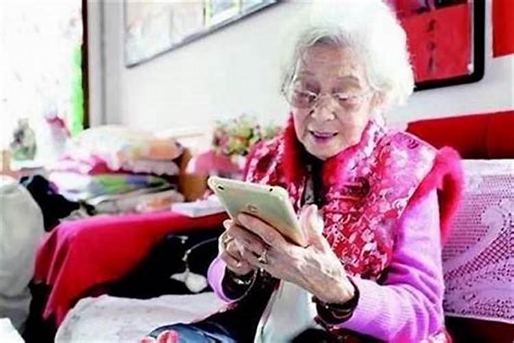 过年的时候家里的老人在哭对家里的几里风水好不好运气？