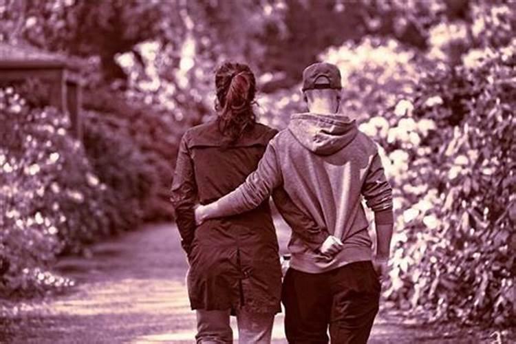 梦见女友跟别的男人睡一起