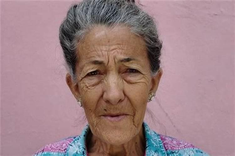 梦见被死去的奶奶跟随的预兆