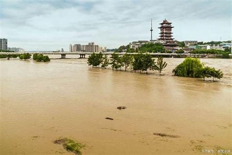 梦见发洪水自己没事 梦见发洪水自己没事的意思