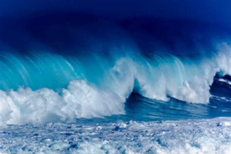 梦到大海涨潮波涛汹涌周公解梦