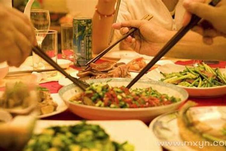 梦见与老板吃饭的预兆
