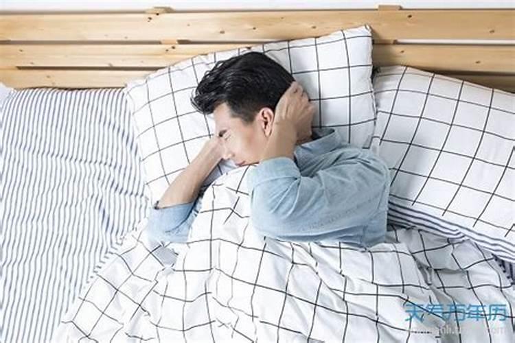 梦见和熟悉的死人在一起,梦见和死人打交道预兆