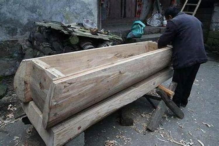 梦见红色棺材是什么预兆 女性
