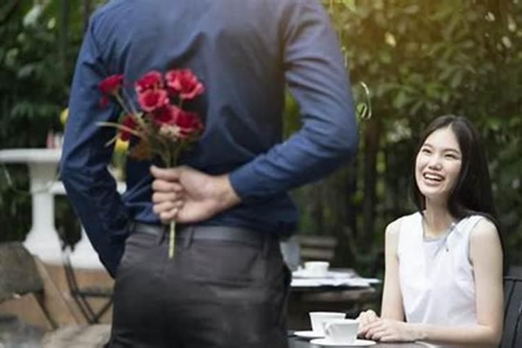 梦见喜欢上了已婚女人的预兆