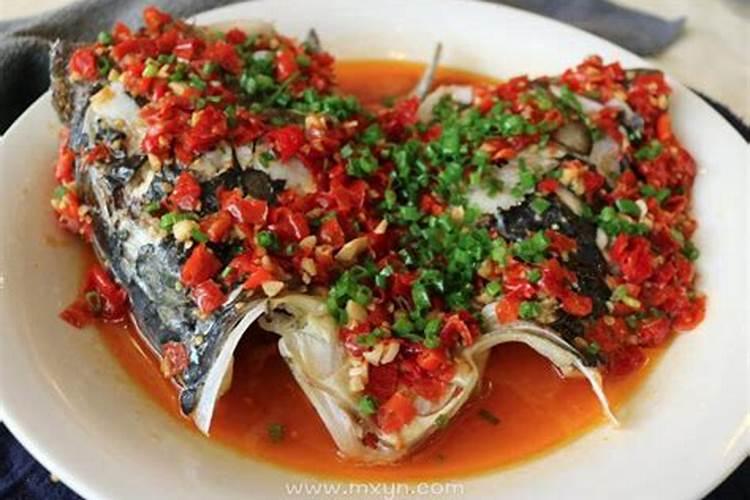 梦见老婆和她情人在饭店吃鱼的预兆