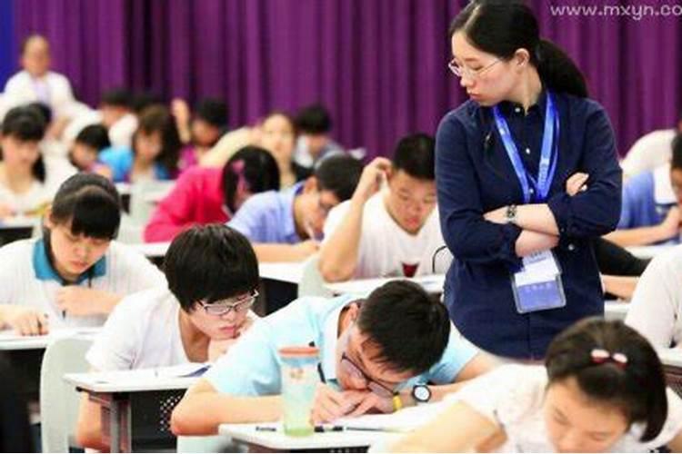 梦见好多陌生人哭丧的预兆