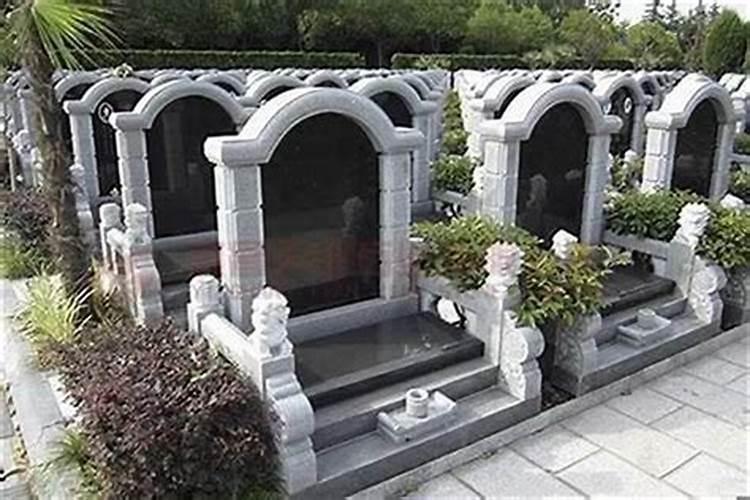 梦见自己买的房子在坟墓边