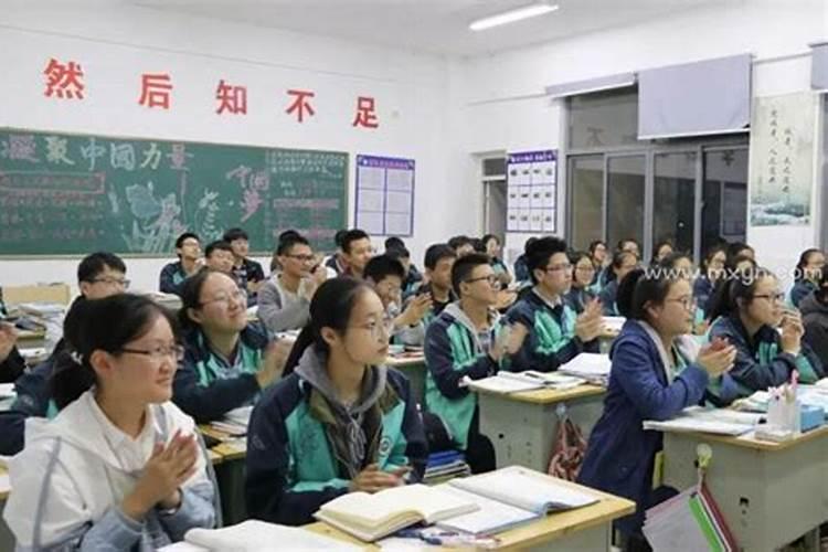 梦见梦见同学是什么意思 梦见同学什么预兆