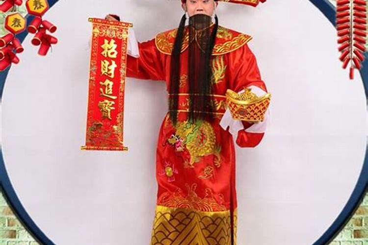 梦见穿别人的衣服是什么意思