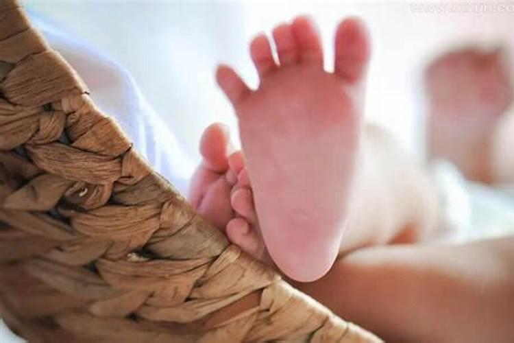 梦见女人生孩子见血有什么征兆