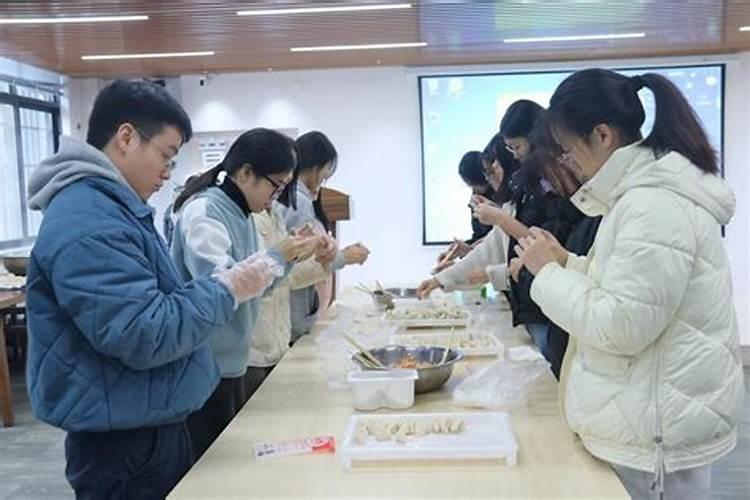 中元节烧纸能在坟上烧吗 中元节烧纸能不能在坟上烧