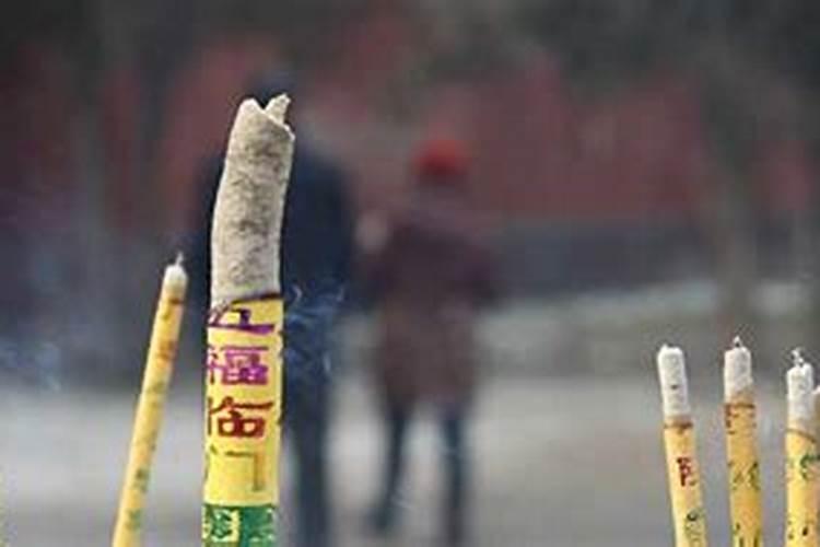 梦见别人拜坟