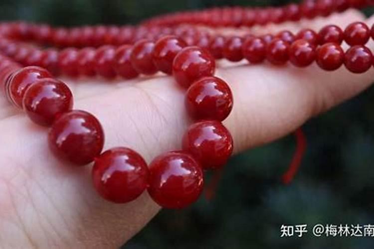 本命年戴朱砂好还是南红好,佩戴朱砂和南红的含义是什么