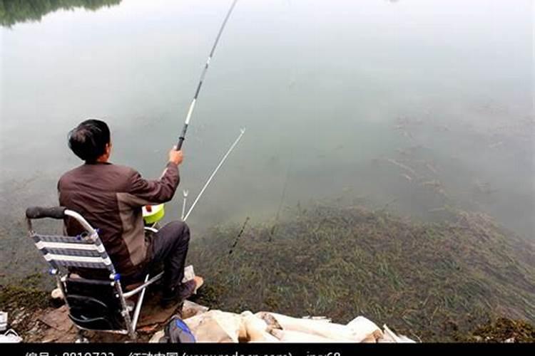 梦见我家乡水库边上别人钓鱼的预兆