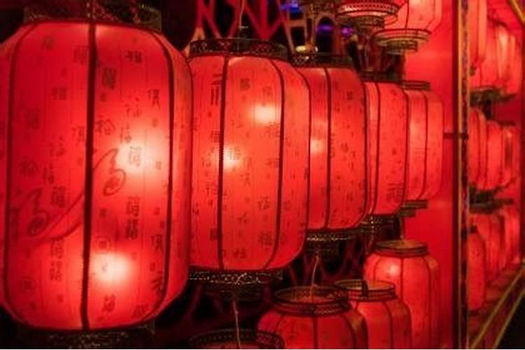 梦见老鼠在自己裤子里拉很多屎