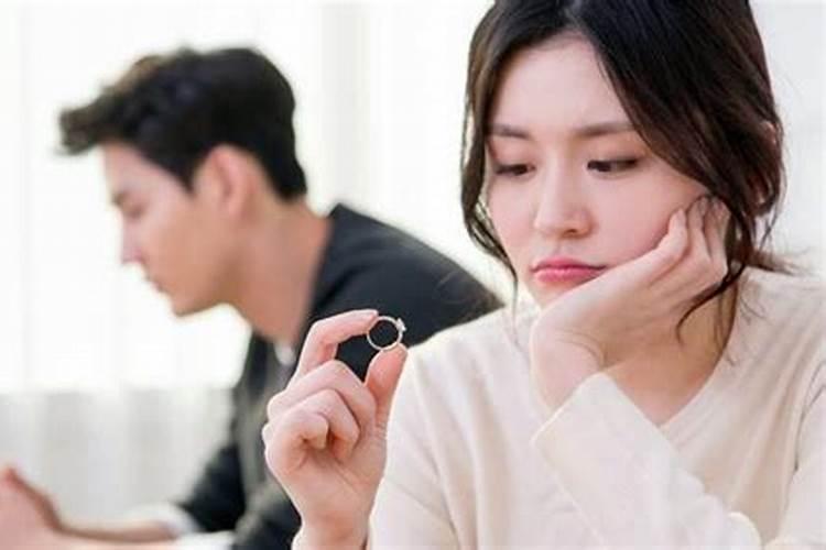 离婚的男人梦见前妻有了新欢