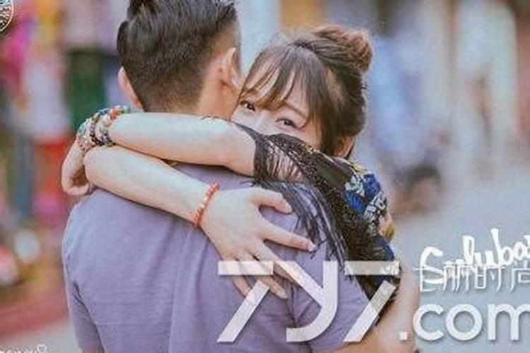 梦见头发掉了很多是什么意思 梦见头发掉了很多好不好