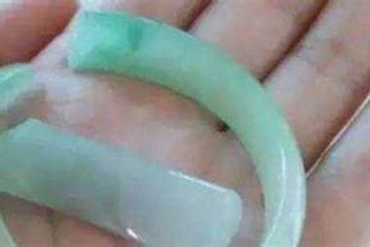 梦见死去的奶奶给钱我的预兆