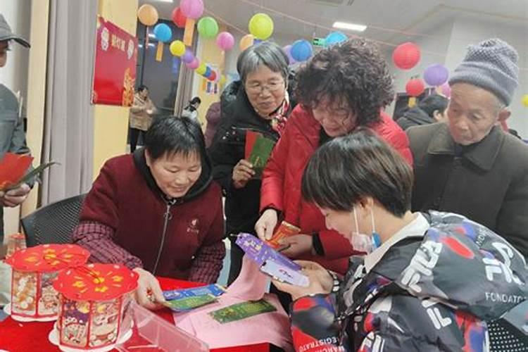 属鸡的为什么腊月出生不好 为名为利终日劳
