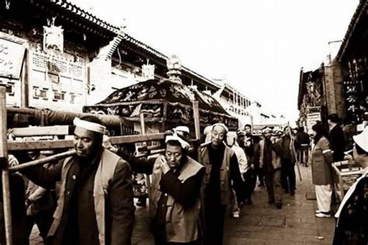 梦见抬死人棺材出殡是什么预兆