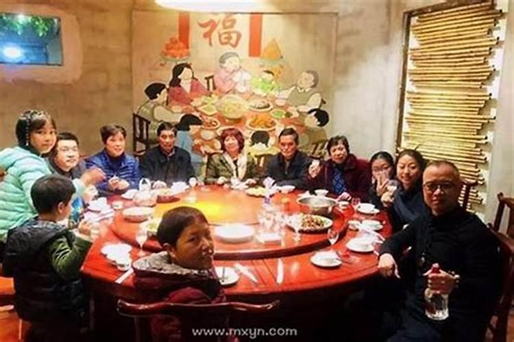 梦见吃饭人多是什么预兆