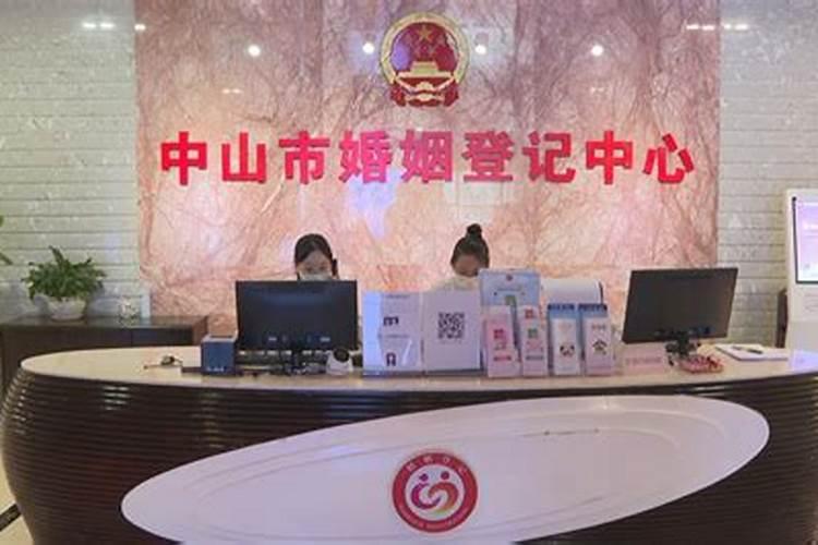 梦见大蟒蛇在自己家里的预兆